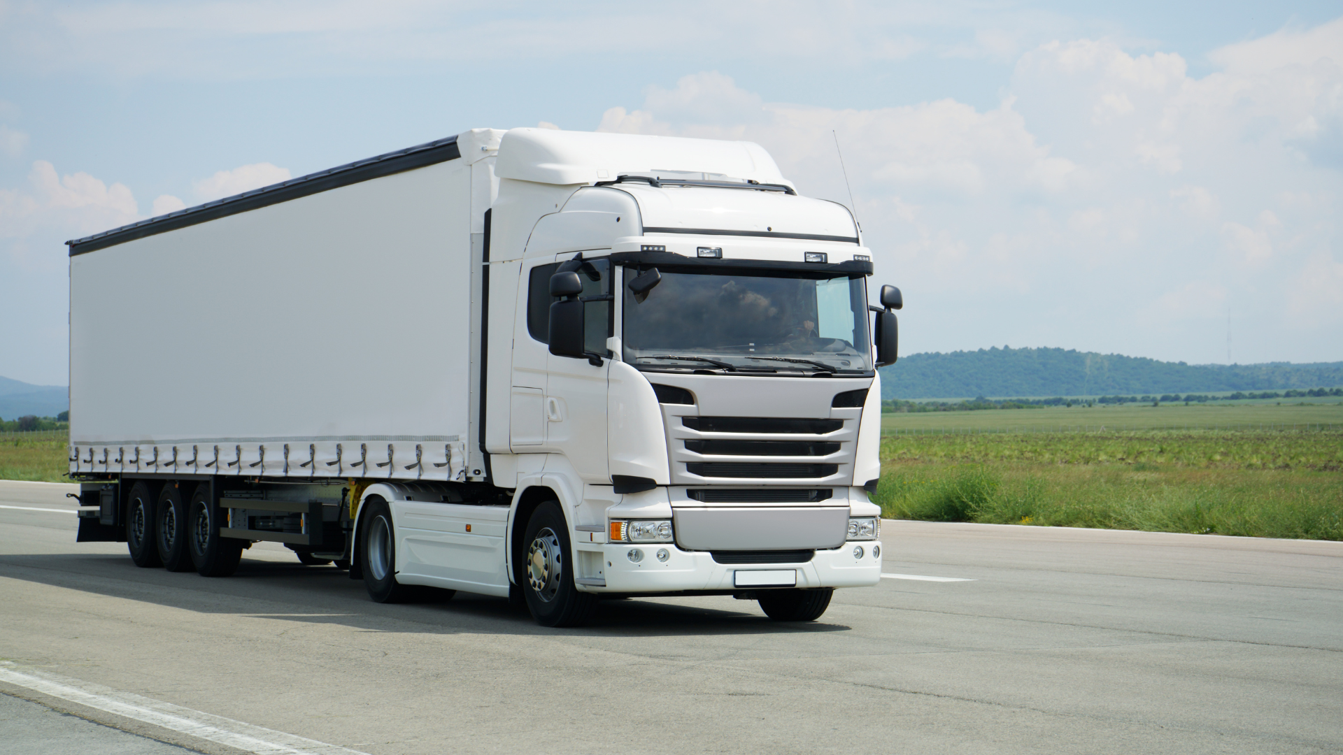 Caminhão pesado da Vidal Transportes, ideal para grandes volumes.