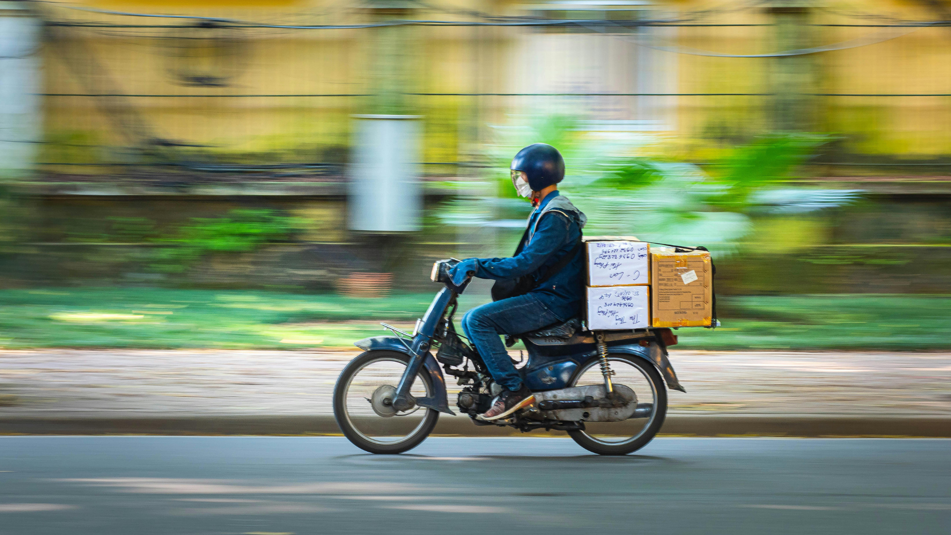 Moto de entrega da Vidal Transportes, para serviços expressos.
