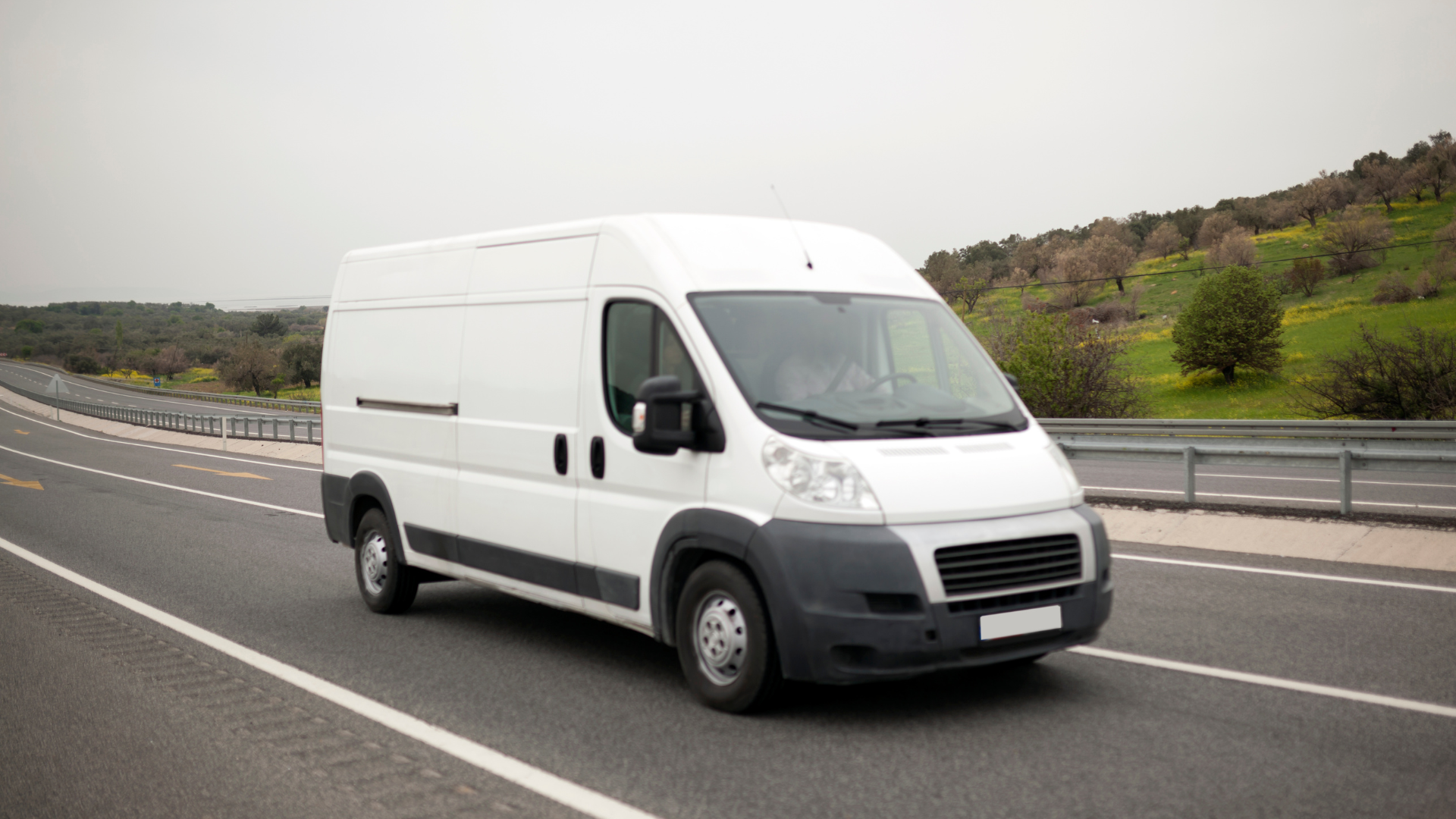 Van utilitária da Vidal Transportes, para entregas rápidas e urbanas.